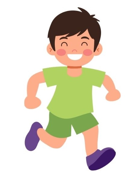 Petit garçon qui court en souriant